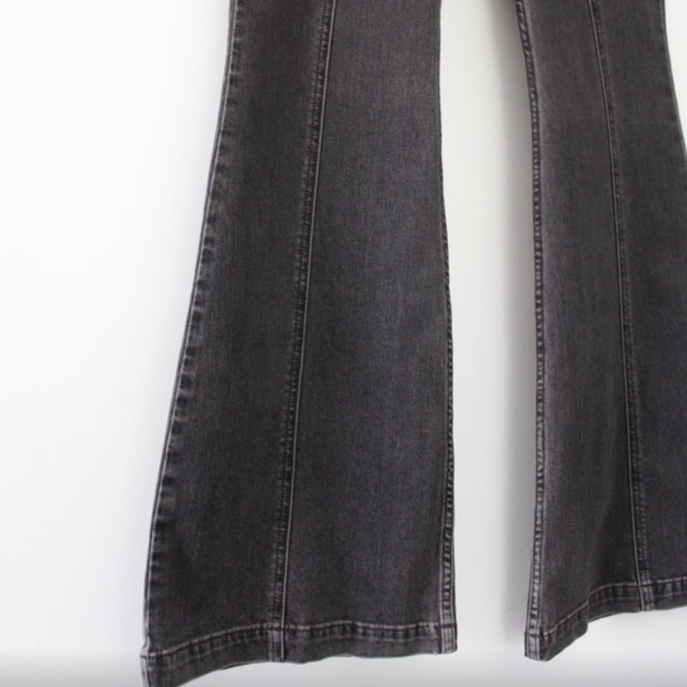 Wrangler / Free People Seamed High Rise Flare Jeans in Charcoal NWT - Picture 7 of 9